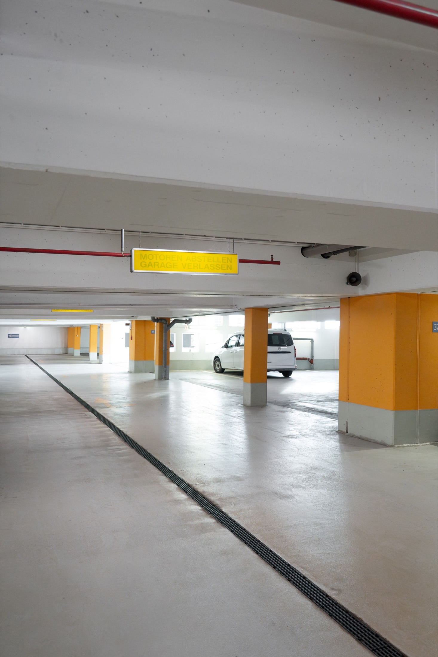 Betoninstandsetzung in einer Tiefgarage mit Technikaufbau
