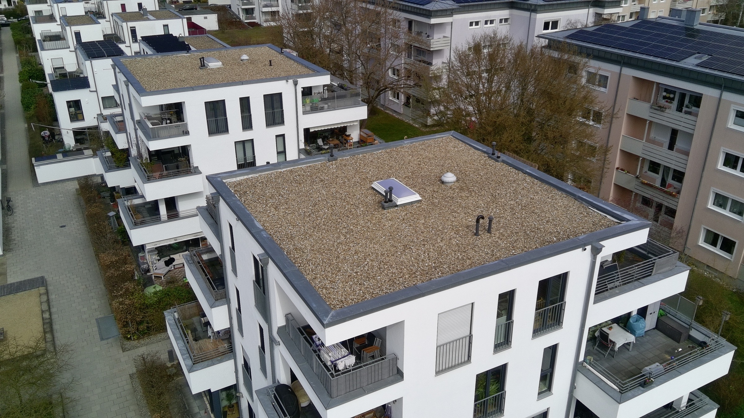 Dachansicht als Beispiel für Flach- und Steildachsanierung